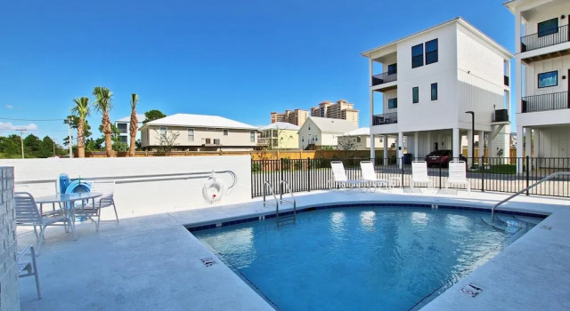 Sea Breeze at Villas at Playa Grande by Youngs Suncoast, Забронировать Отель Отели Галф-Шорс с бассейном, рядом с Парк аттракционов Waterville USA, Бассейн