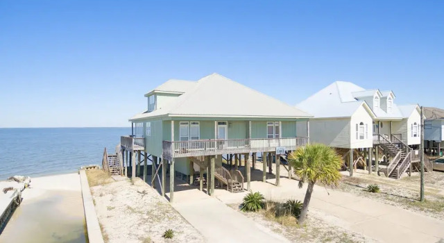 Tramarlis - Bright And Airy Bayfront Home. Enjoy Unobstructed Views And Amazing Fishing! 5 Bedroom Home by RedAwning