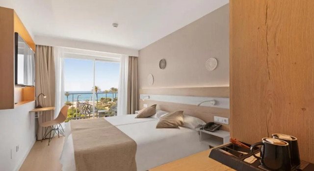 Двухместный номер с видом на море Hotel Sant Jordi