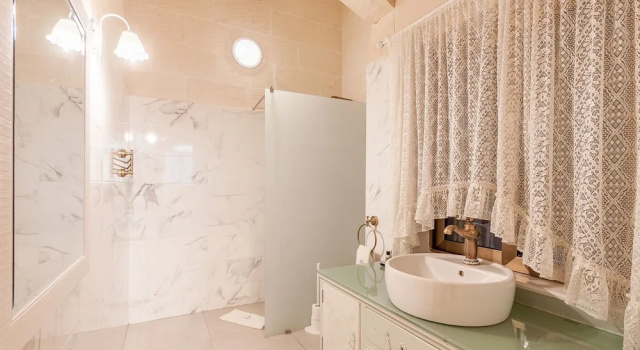 Семейный коттедж Centre Island Gozitan Farmhouse & Pool - Happy Rentals