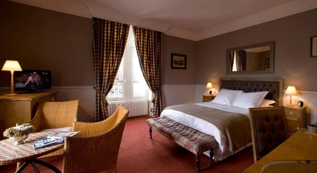 Le Petit Hôtel des Hortensias, Забронировать Отель Отели в центре Ла-Трините-сюр-Мер, в центре