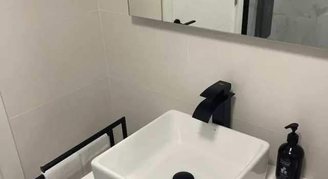 Апартаменты Seaside Apartment Sleeps 6 with Balcony