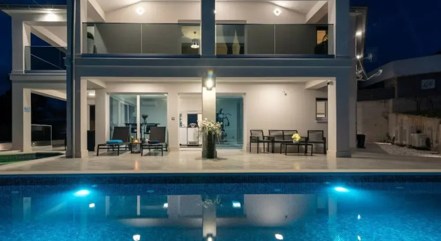 Вилла Luminous Infinity Villa with Pool and Gym