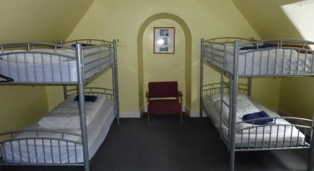 Кровать в общем номере (мужской номер) Braemar Youth Hostel