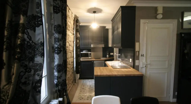ParisInteriorsRentals - Beautiful 2 BDR Le Marais NOTRE DAME, Забронировать Отель Отели Парижа с парковкой, рядом с Mémorial de la Shoah, Парковка