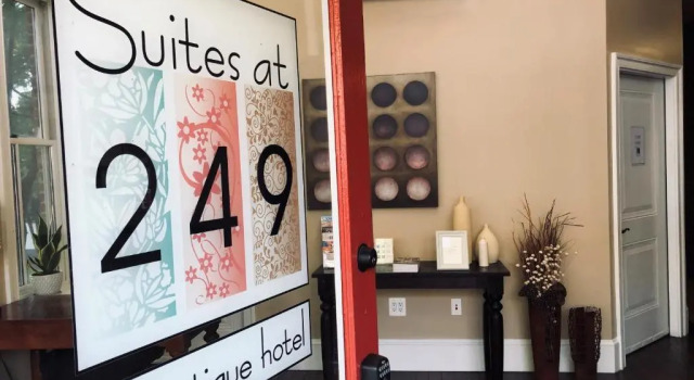 Suites at 249, Boek Hotel Hotels in Virginia met parkeren, Parkeren