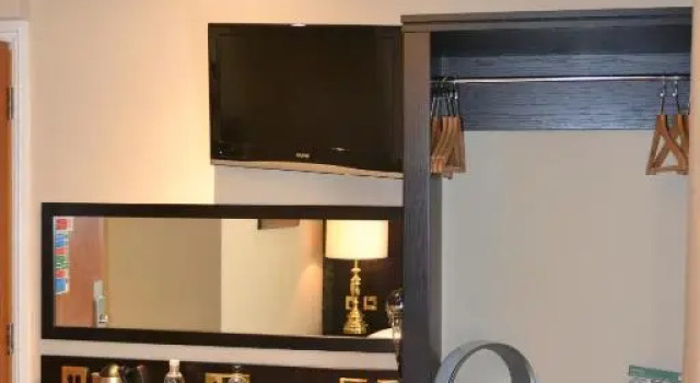 Трёхместный номер Standard Globe Hotel