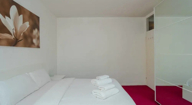 Bright 1 Bedroom Home W/balcony