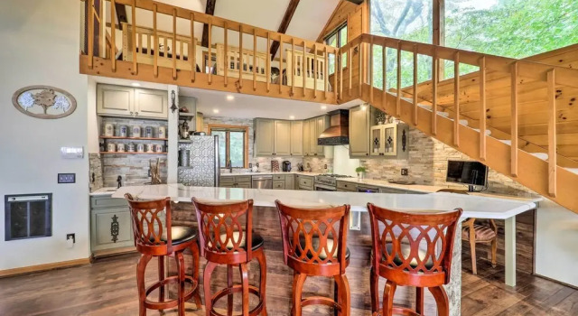 Ski, Hike & Relax: Beech Mtn Gem w/ Sweeping Views, Забронировать Дом для отпуска Отели Бича Маунтин с парковкой, Парковка