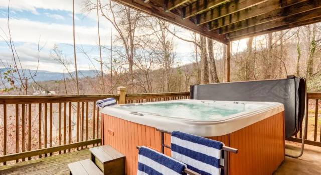 Коттедж Chestnut by AvantStay Mountain Cabin w Treetop Views Hot Tub Game Room
