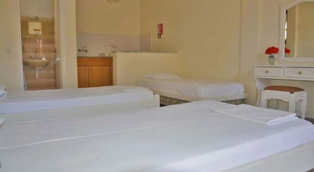 Трёхместный номер Standard с балконом Seafront Apartments