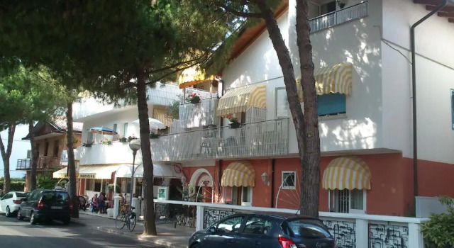 Hotel La Parigina, Book Hotel Sabbiadoro 