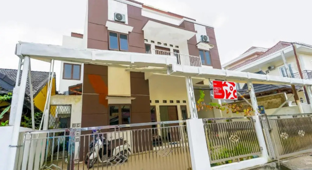 OYO 90595 Ferezsa Kost Syariah, Boek Hotel Palembang Sumatra