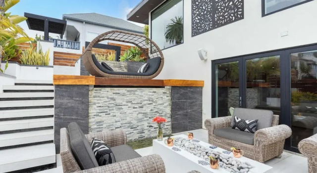 Steps to Beach+shops, Oceanview, Hot Tub+firepit Moonlight Modern by Avantstay, Забронировать Дом для отпуска Энсинитас San Diego County, рядом с Мунлайт-Стейт-Бич