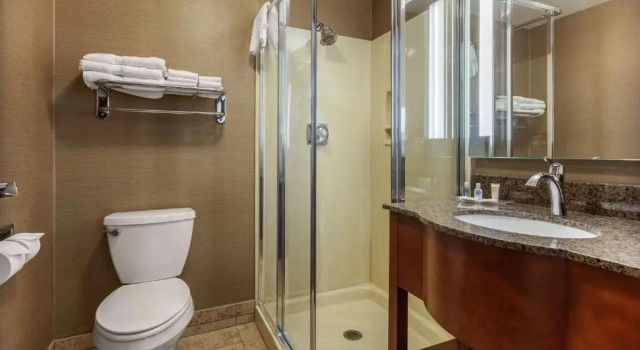 Номер Standard Comfort Suites Green Bay West