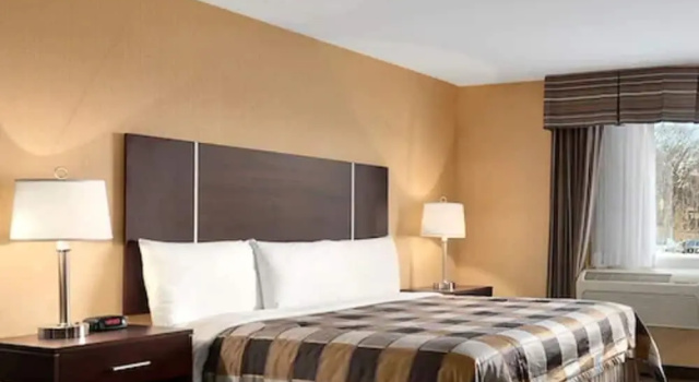 Трёхместный люкс Days Inn by Wyndham Brampton