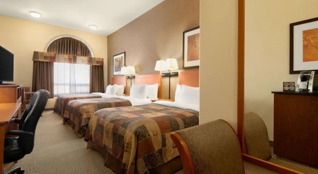 Шестиместный номер Deluxe Ramada by Wyndham Drayton Valley