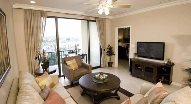 Classy, Artsy Ocean-View Unit Near Pool in Coco Sleeps 6