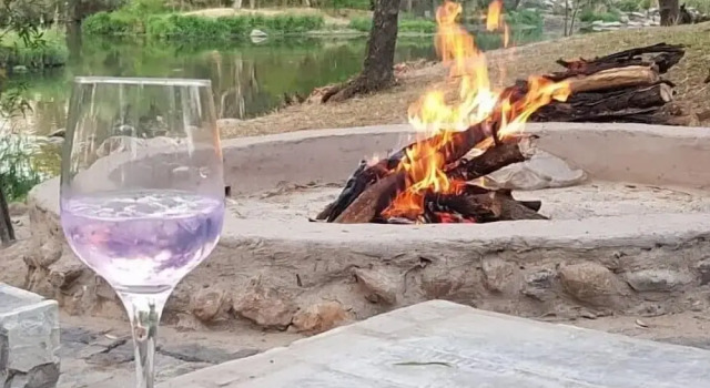 Номер Standard с видом на реку River Rock Lodge