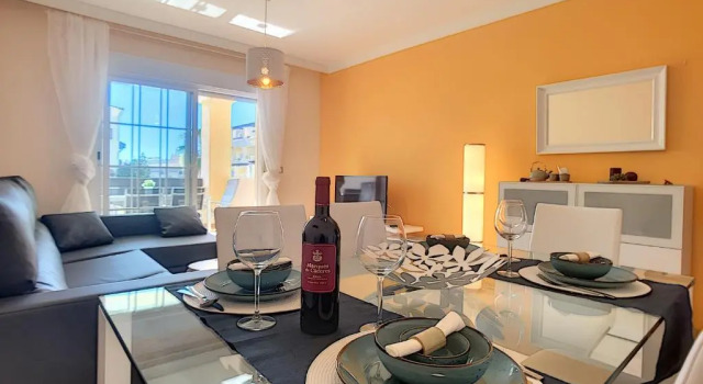 2239-Lovely 2 bedrooms with pool and paddle court, Забронировать Отель Манилва Коста-дель-Соль