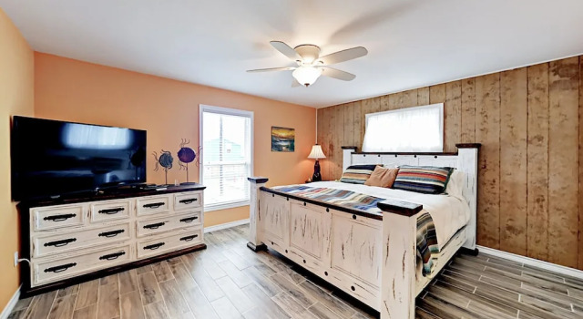 Royal Palm Home 3 Bedrooms 2 Bathrooms Home