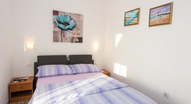 A4 Cozy Apartment w big Garden, Balcony & Grill, Забронировать Апартаменты/квартира Рогозница Шибенско-Книнская жупания