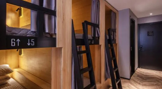 Кровать в общем номере Iforest Hostel (Jing'an Temple Metro Station)
