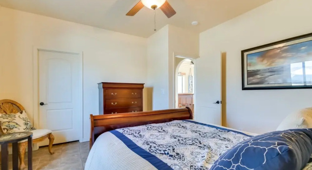 Коттедж 5 Mi to Lake Havasu: Bright Cottage w/ Fire Pit!