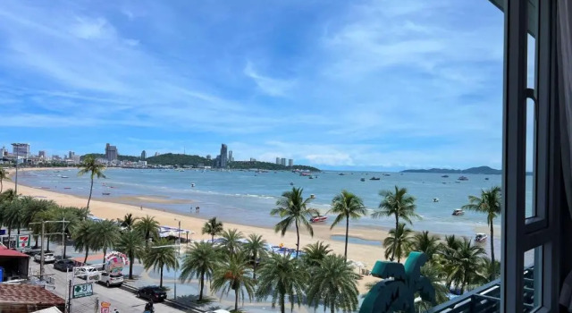 Трёхместный номер Standard с красивым видом из окна The Beach Front Resort, Pattaya