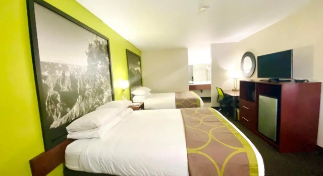 Четырёхместный семейный номер Standard Days Inn & Suites by Wyndham Flagstaff I-40