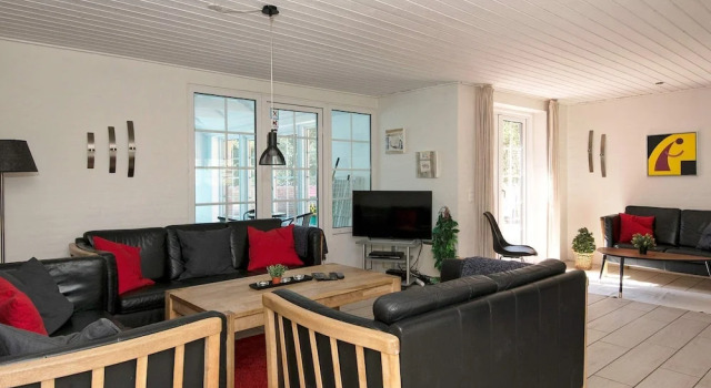 Luxurious Cabin With Pool in Ringkøbing, Забронировать Отель Рингкёбинг 