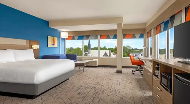 Двухместный люкс с видом на реку Holiday Inn Express & Suites Evansville Downtown