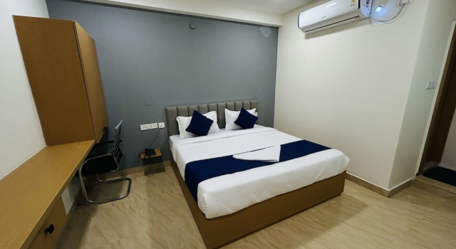 Номер Deluxe Hotel V CHECK INN