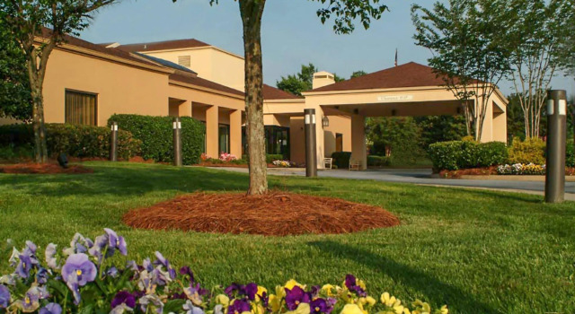 Номер Standard с балконом Courtyard Greenville Haywood Mall