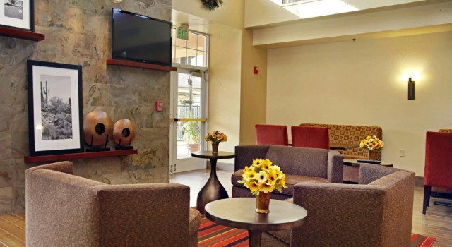 Hampton Inn & Suites Phoenix/Scottsdale, Забронировать Отель Отели Скотсдейл с парковкой, Парковка