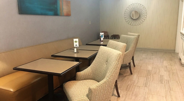 Holiday Inn Express & Suites - North Carmel / Westfield by IHG, Rezerwuj Hotel Hotele w Westfield ze śniadaniem, Śniadanie