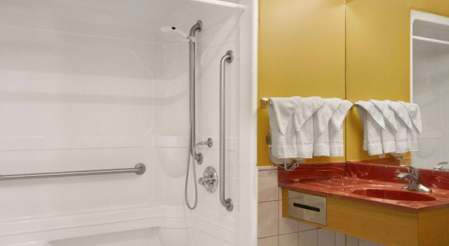 Четырёхместный номер Standard Knights Inn Woodstock