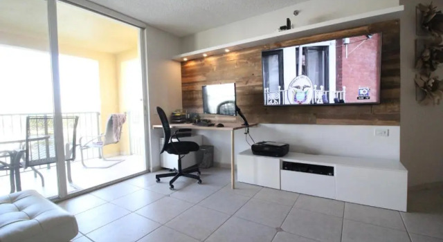 6-502 Amazing Water View - Three Bedrooms, Varaa Huoneisto Hotellit Miami Beach uima-altaalla, Uima-allas