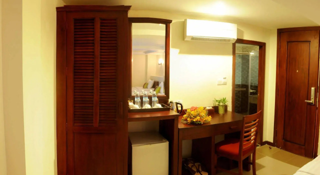 V N E Hotel