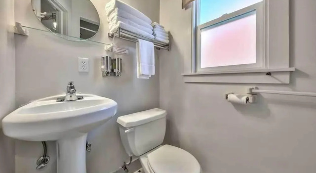Четырёхместный номер Standard Silver Maple Inn