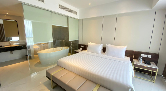 Suite Grand Whiz Hotel Praxis Surabaya