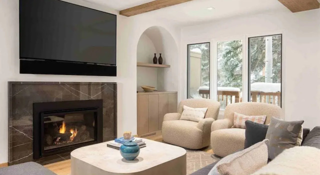 Vail Village Luxury 4 Bedroom, Steps to Slopes!, Забронировать Апартаменты/квартира Отели Вейл с парковкой, Парковка