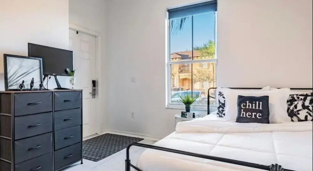 3BR Townhouse at Regal Palms: Pool & Disney Fun