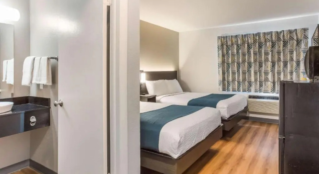 Четырёхместный номер Premium Motel 6 Boise - Airport
