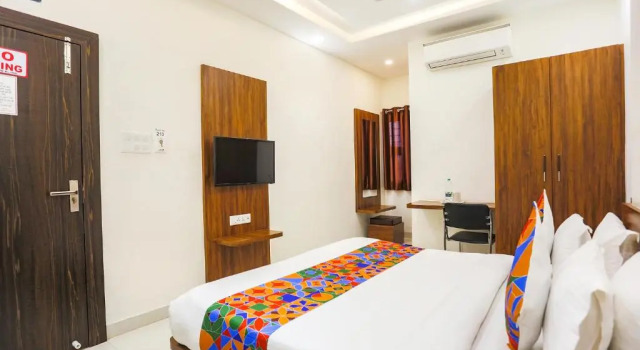 Номер Deluxe FabHotel Balaji Paradise - ALLEN Career Institute