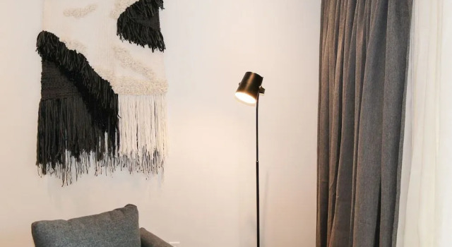Pluvio restaurant and rooms, Забронировать Гостевой дом Отели Уклуэлет с парковкой, рядом с Huu-Mees-Ma-As Native Art Gallery, Парковка