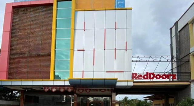 RedDoorz Plus Syariah @ Jalan Syiah Kuala Banda Aceh, Rezerwuj Hotel Banda Aceh Sumatra