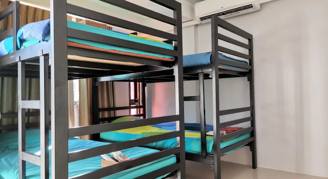 Кровать в общем номере Nice Nap Hostel
