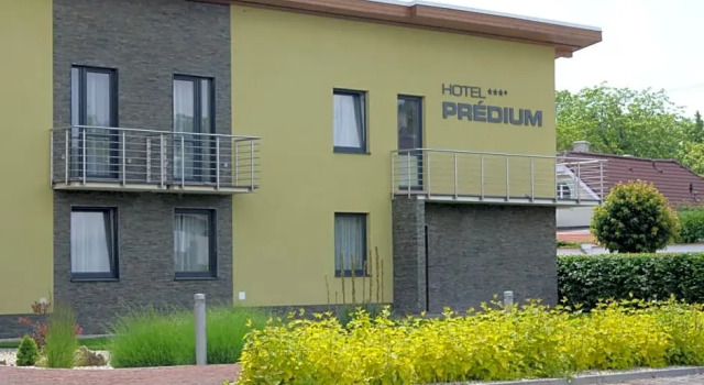 Hotel Predium, Rezervovat Hotel Hotely v Nitriansky kraj s parkováním, Parkování