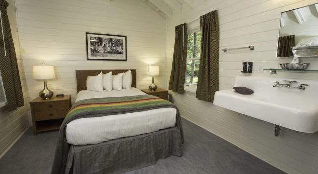 Swiftcurrent Motor Inn and Cabins - Inside the Park